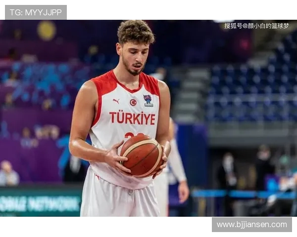 大梦与KD同为火箭核心 申京的持球传球关键球令人惊叹