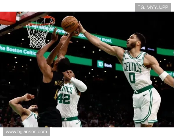 骑士客战绿军 梅里尔因右髋部挫伤缺席明日比赛